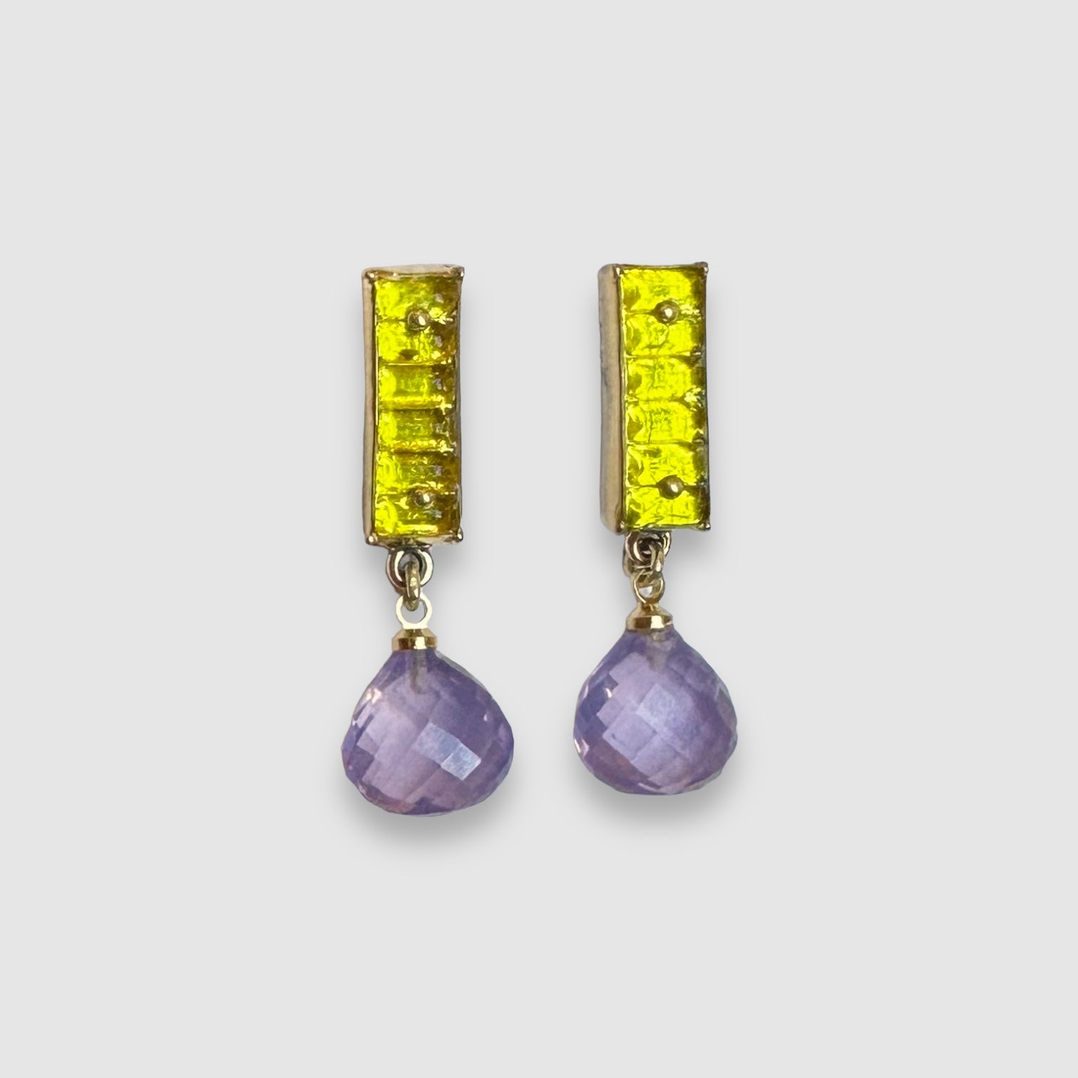 LAVENDER AMETHYST DROP // NEON YELLOW VINTAGE GLASS // STUD EARRINGS