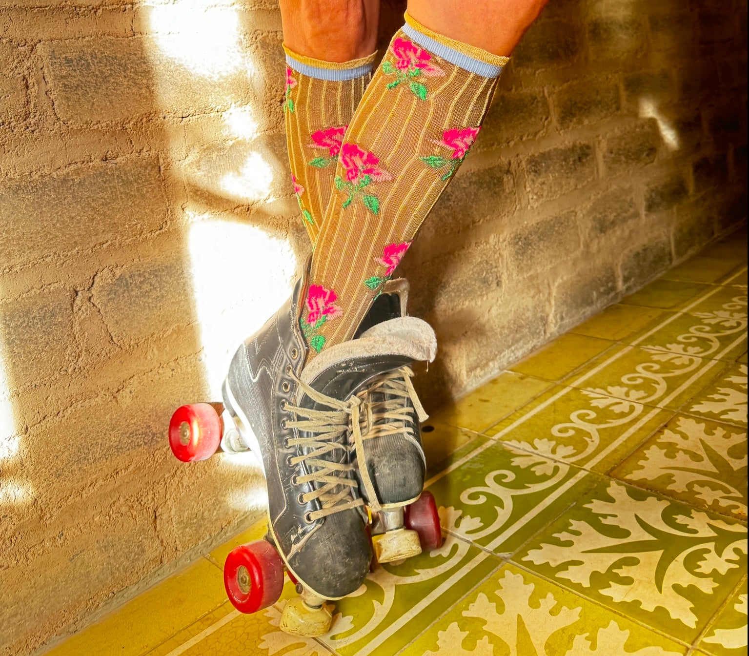 VICTOR VICTORIA // KNEE HIGH