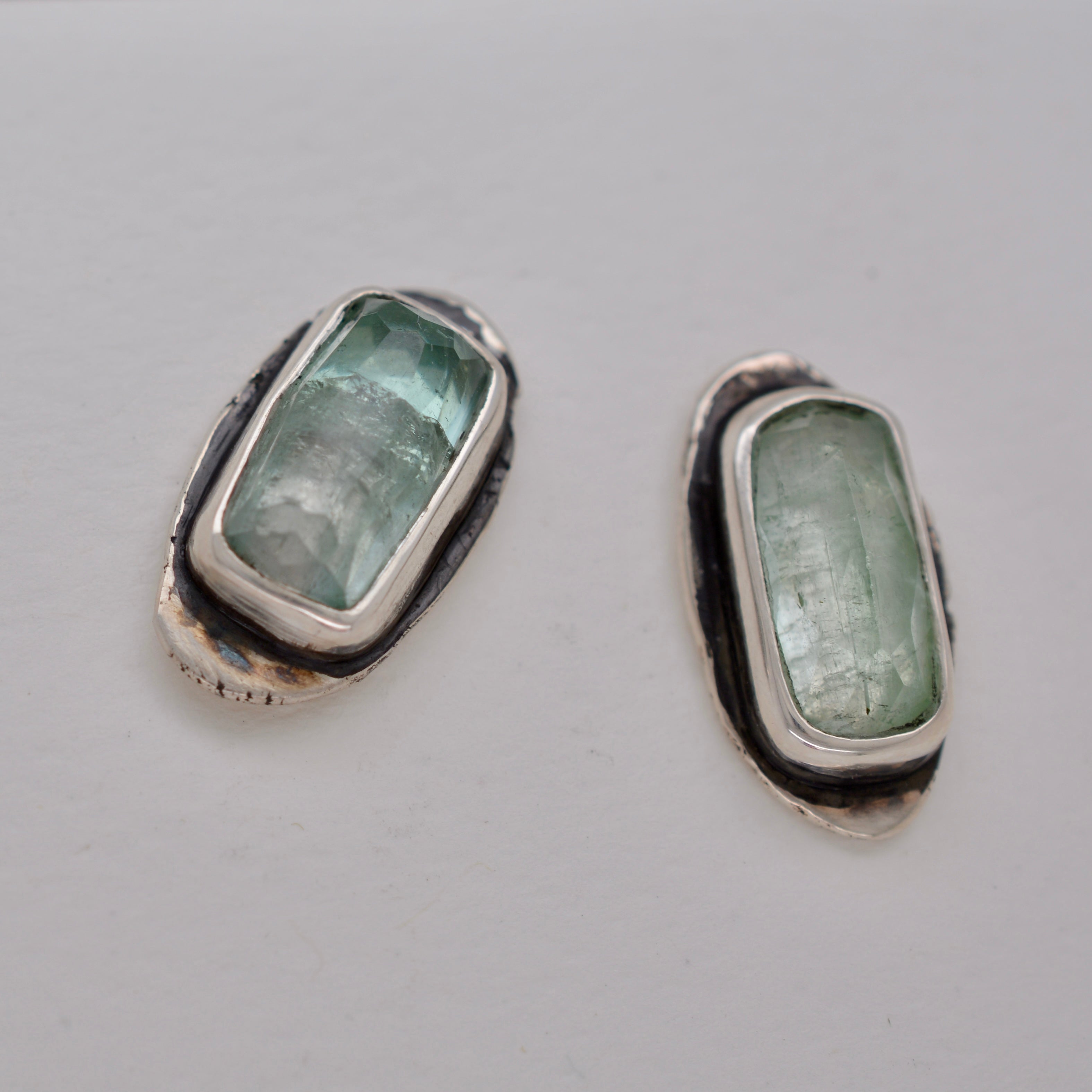 VIOLA // LIGHT GREEN TOURMALINE // STUD EARRINGS // SILVER