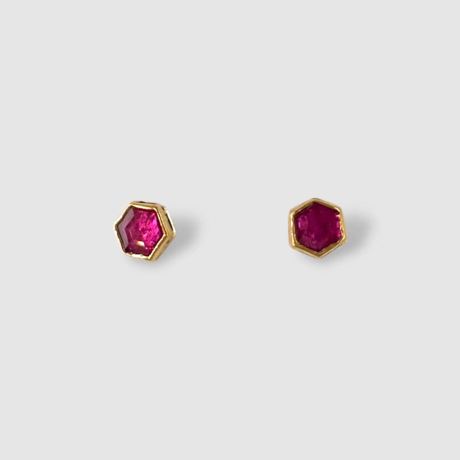 VIOLA EARRINGS // GOLD // STUD // PINK // HEXAGON RUBY