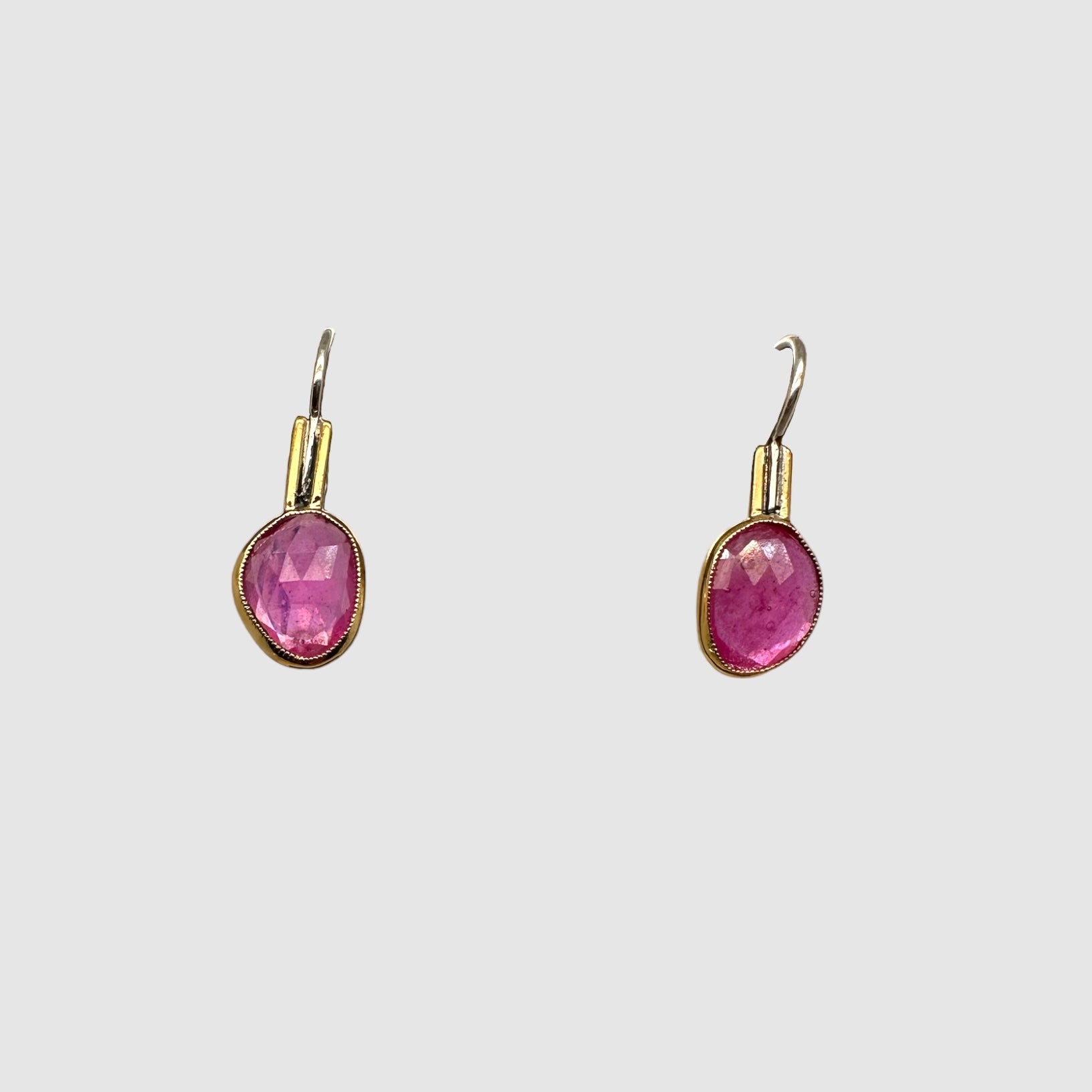 VIOLA // GOLD // STUD // HEXAGON PINK RUBY