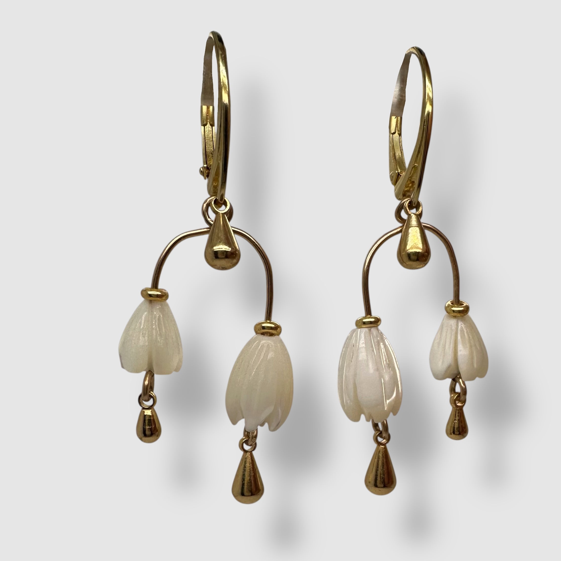 POESIA DEL MAR // EARRINGS // MOTHER OF PEARL // FLOWER DROPS