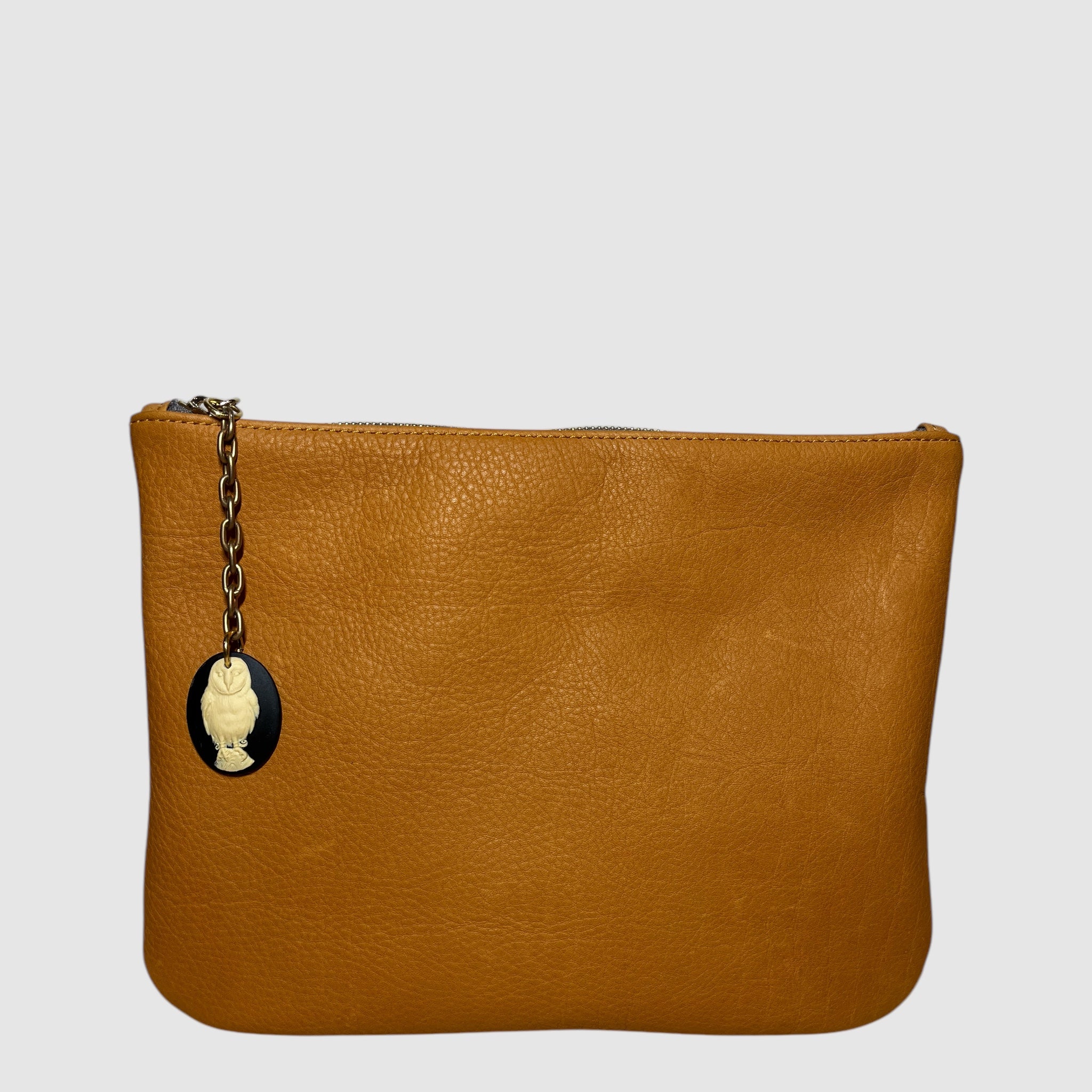 LARGE CAMEO CLUTCH // DESERT TAN