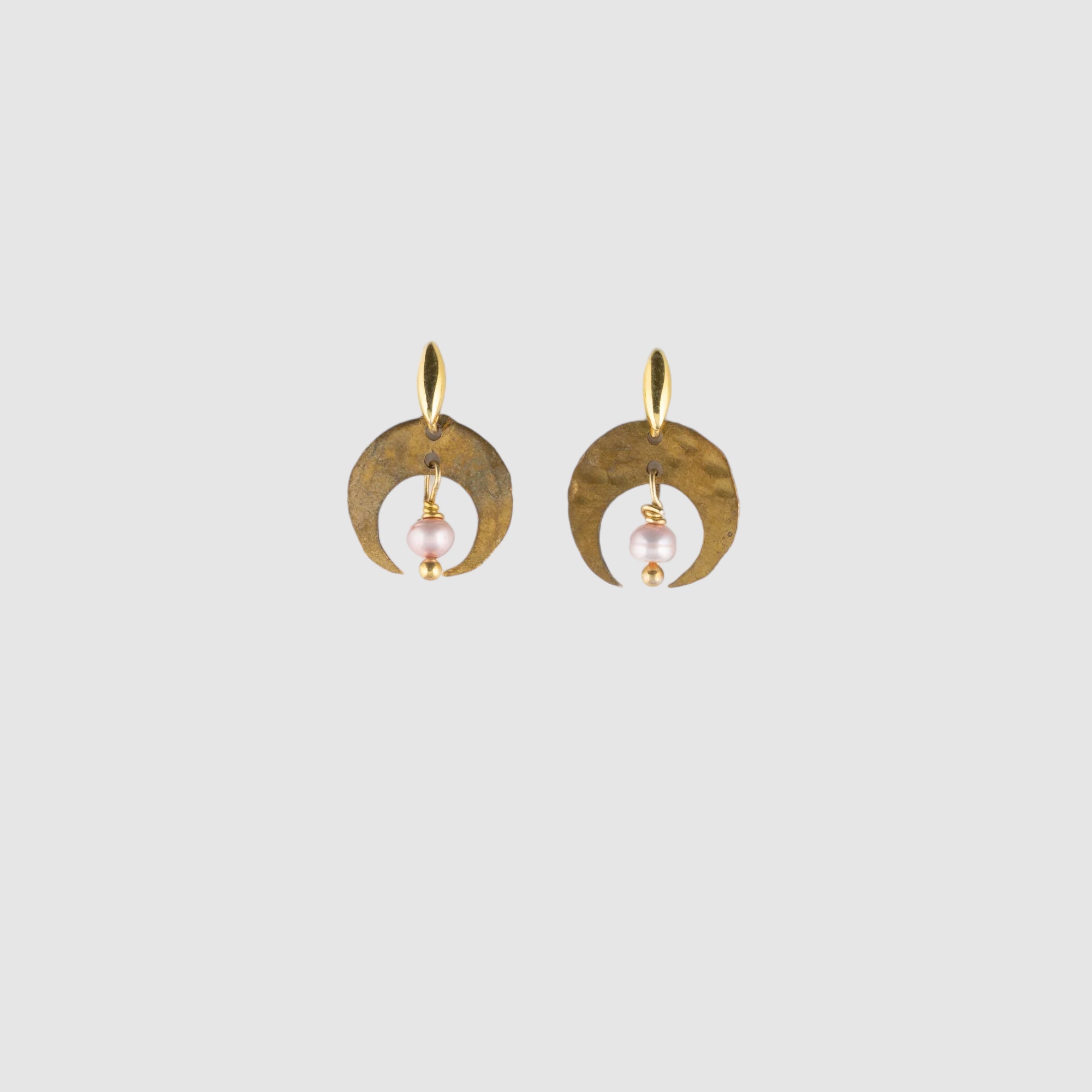 ARCO LUNA POST EARRINGS // PEARL