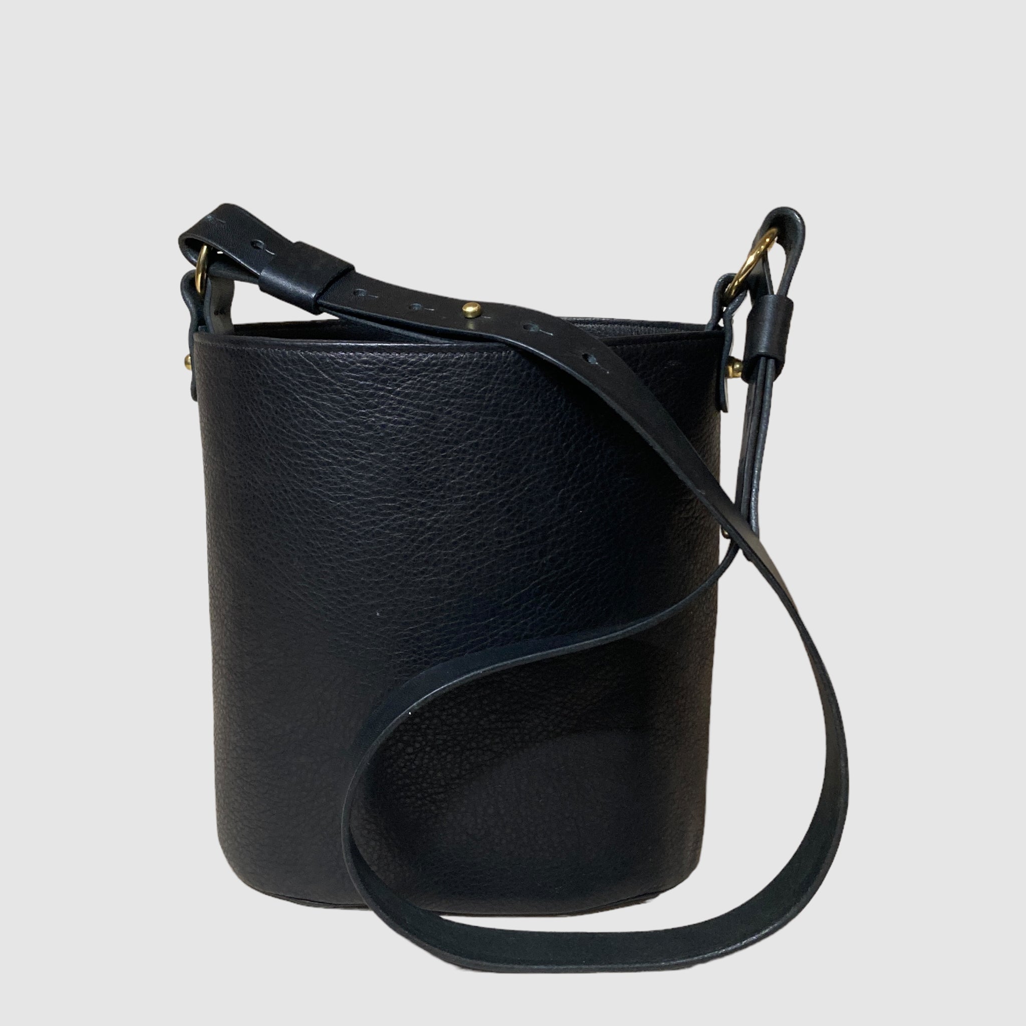 BUCKET BAG // BLACK