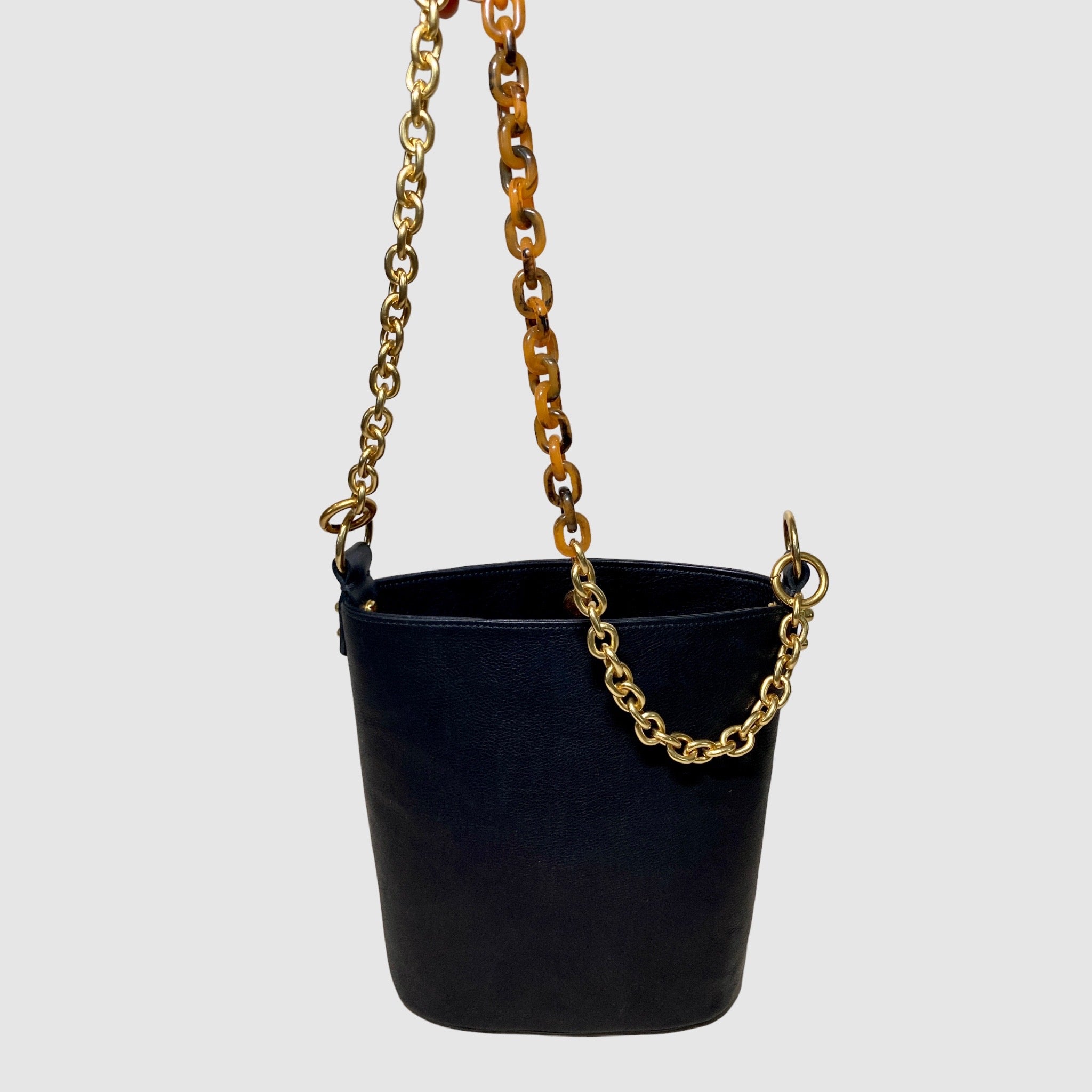 BUCKET BAG // BLACK // GAIL CHAIN