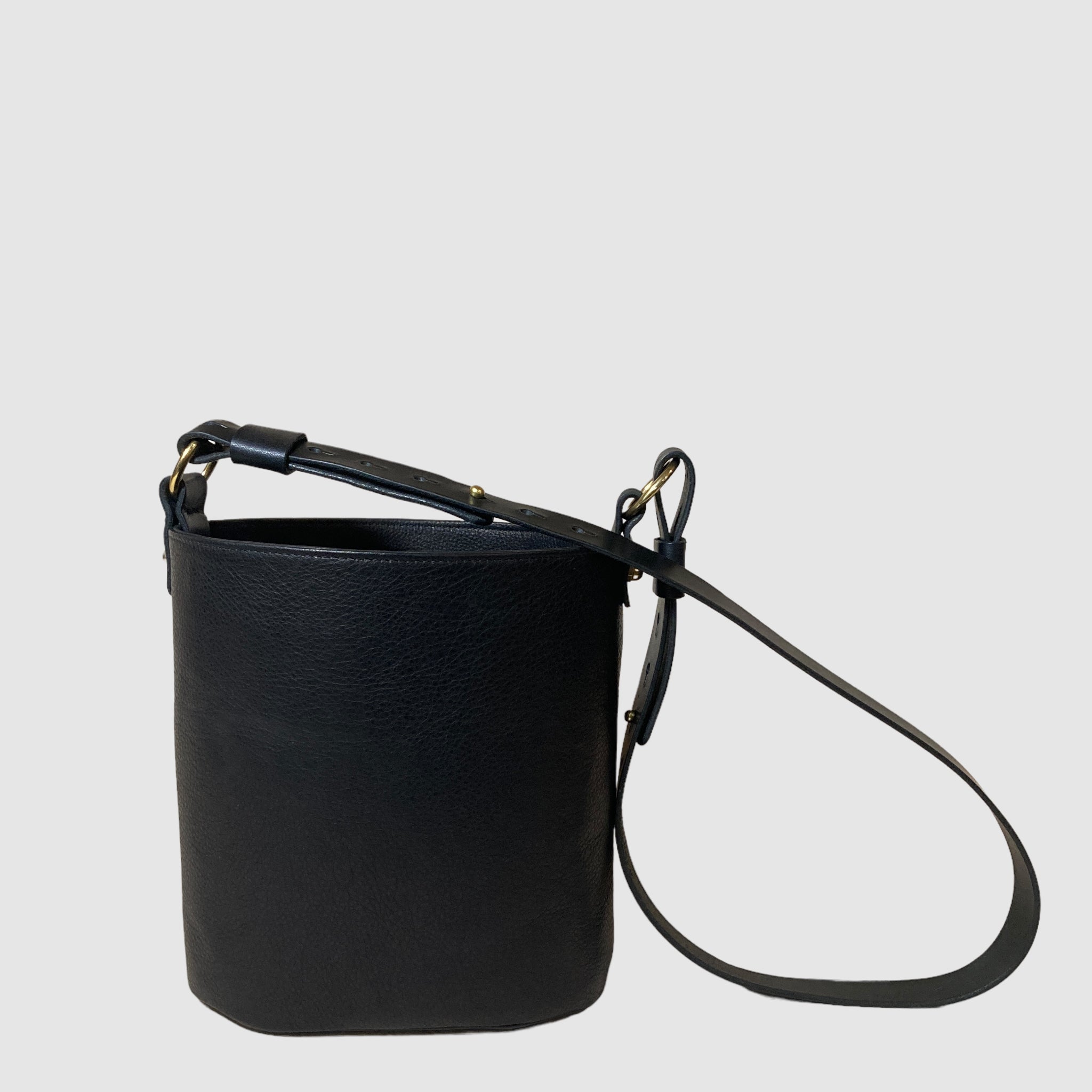 BUCKET BAG // BLACK