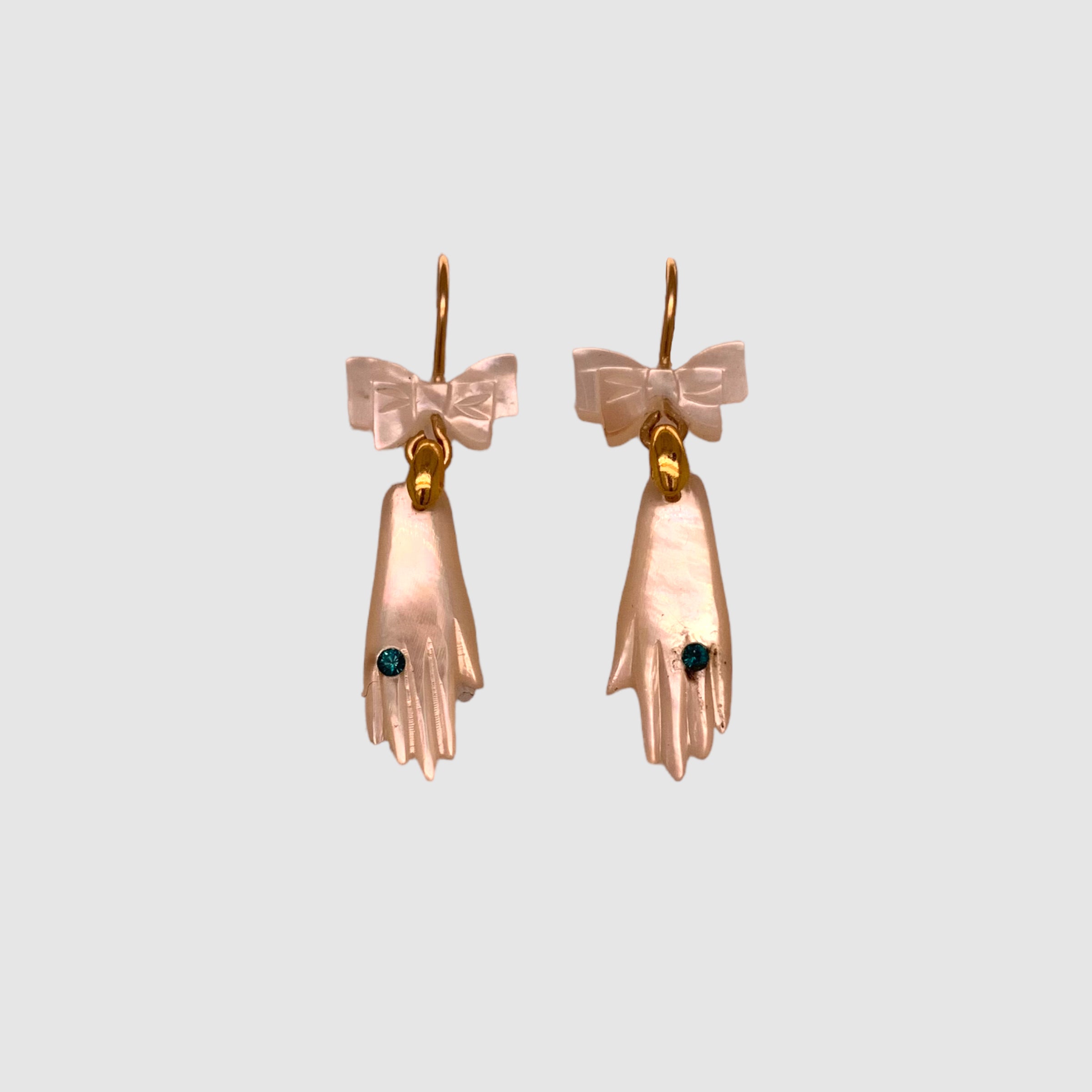 POESIA DEL MAR // EARRINGS // MOTHER OF PEARL // HAND // GREEN