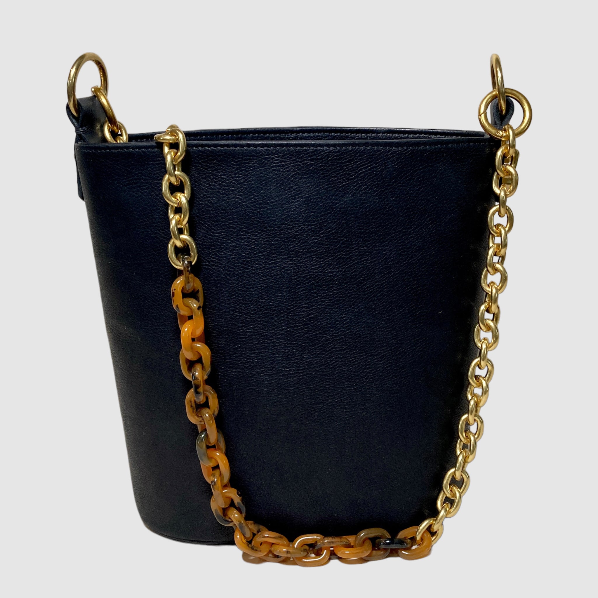 BUCKET // BLACK & GAIL CHAIN