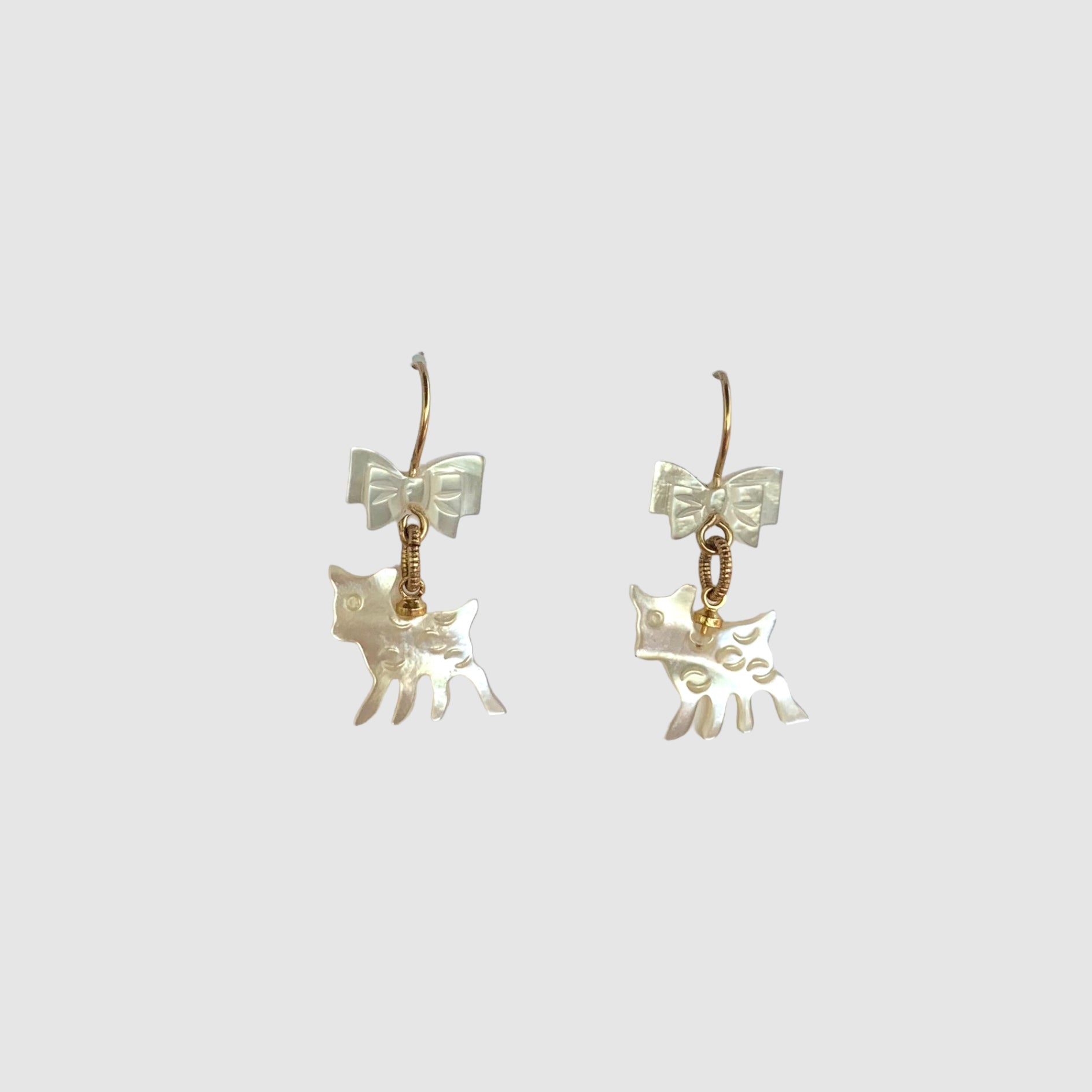 POESIA DEL MAR // EARRINGS // MOTHER OF PEARL // BOW // DEER