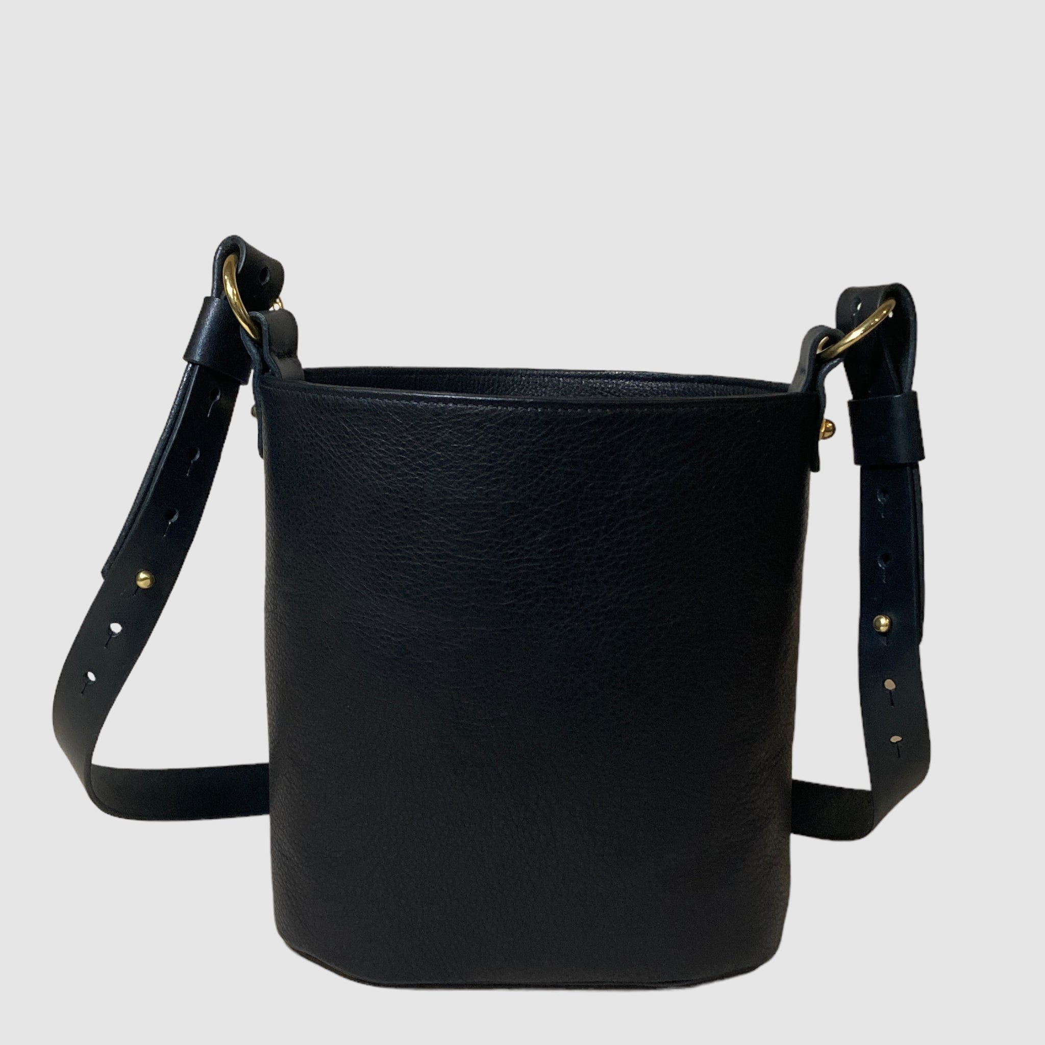 BUCKET BAG // BLACK