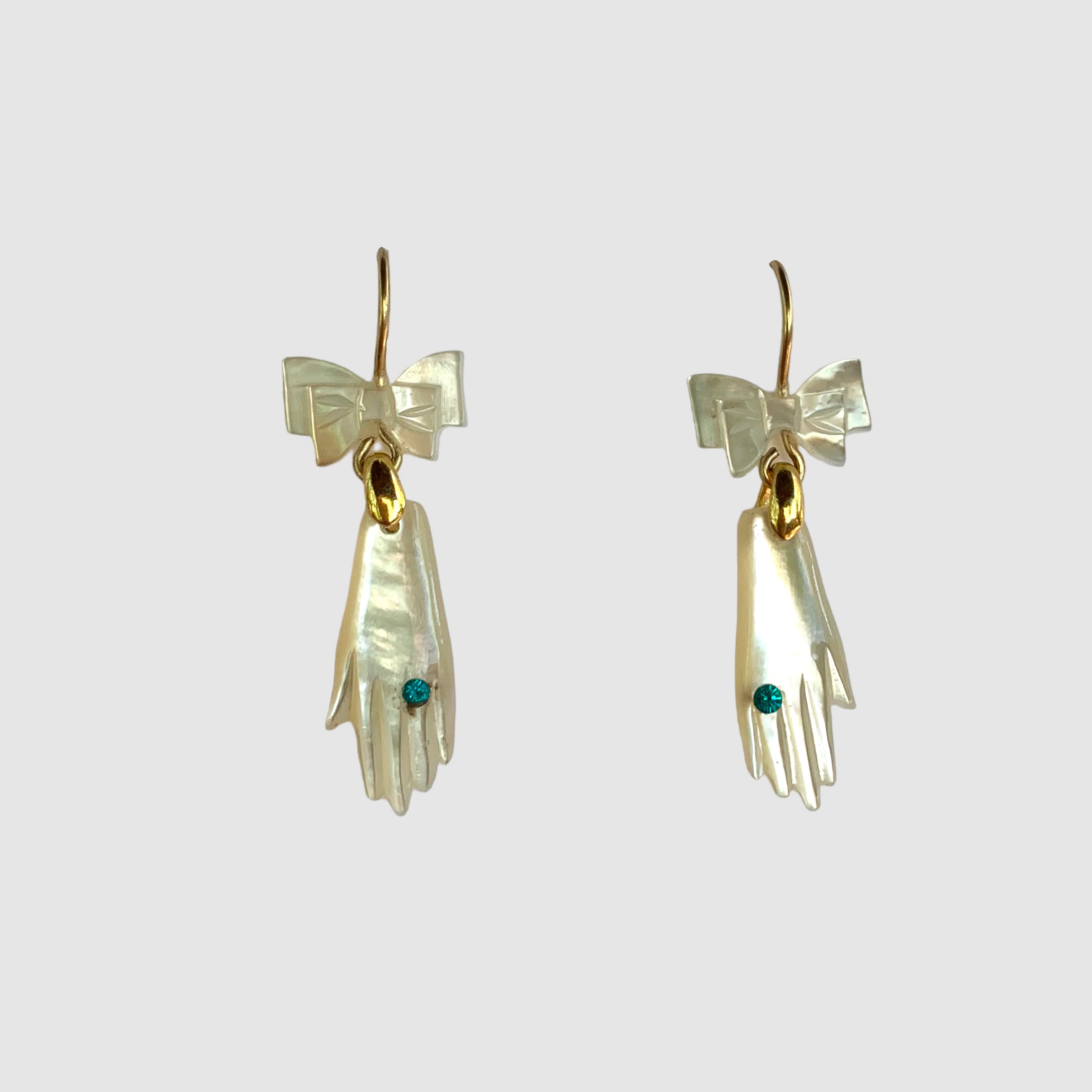 POESIA DEL MAR // EARRINGS // MOTHER OF PEARL // HAND // GREEN