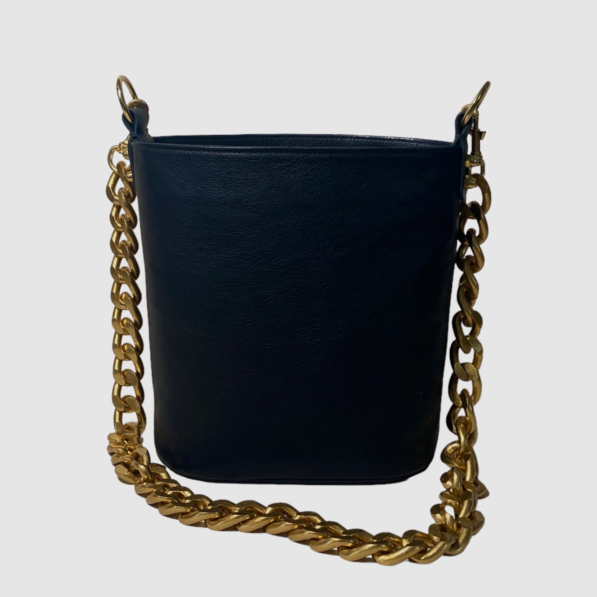 BUCKET BAG // BLACK // JUMBO CHAIN