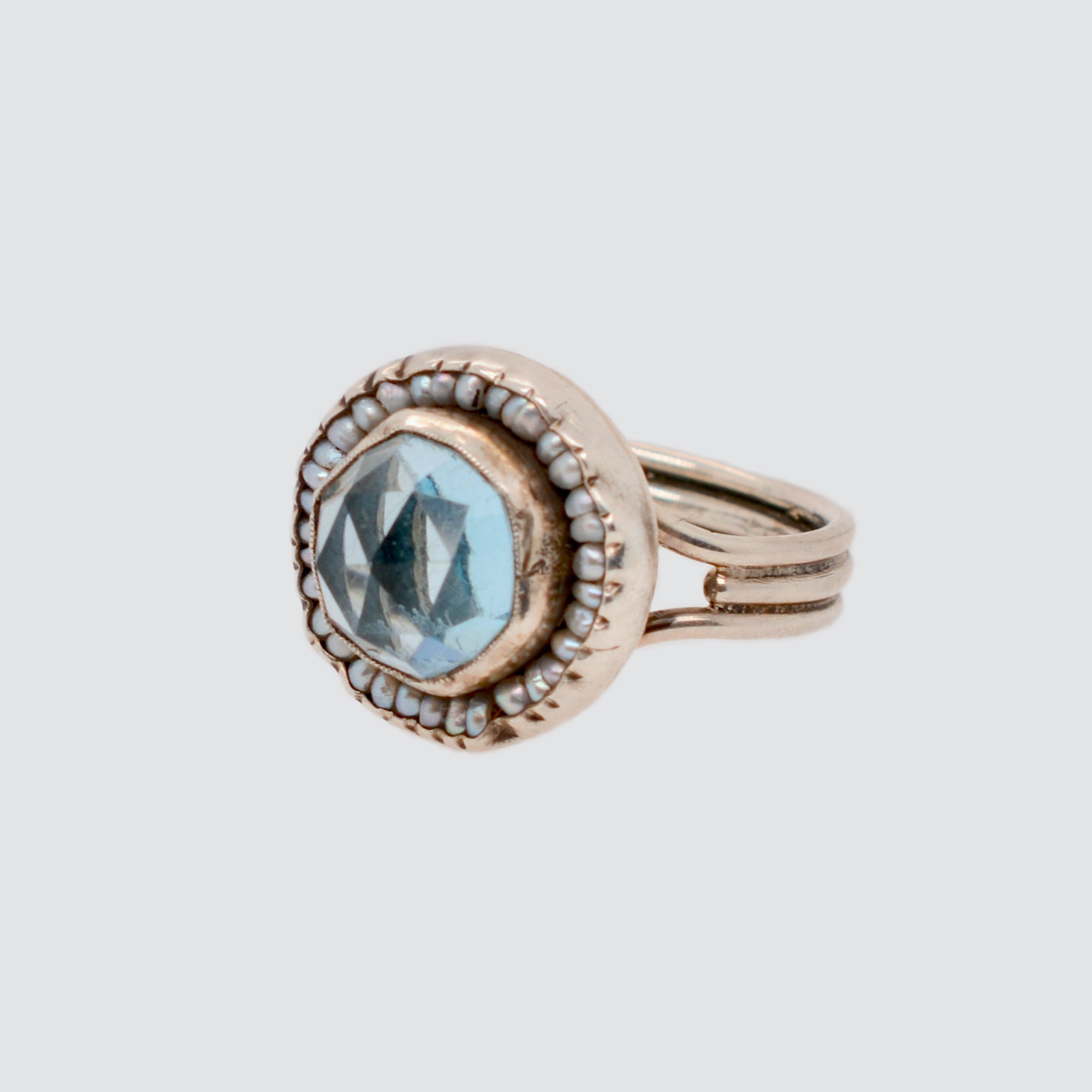 HEIRLOOM RING //  ROUND AQUAMARINE
