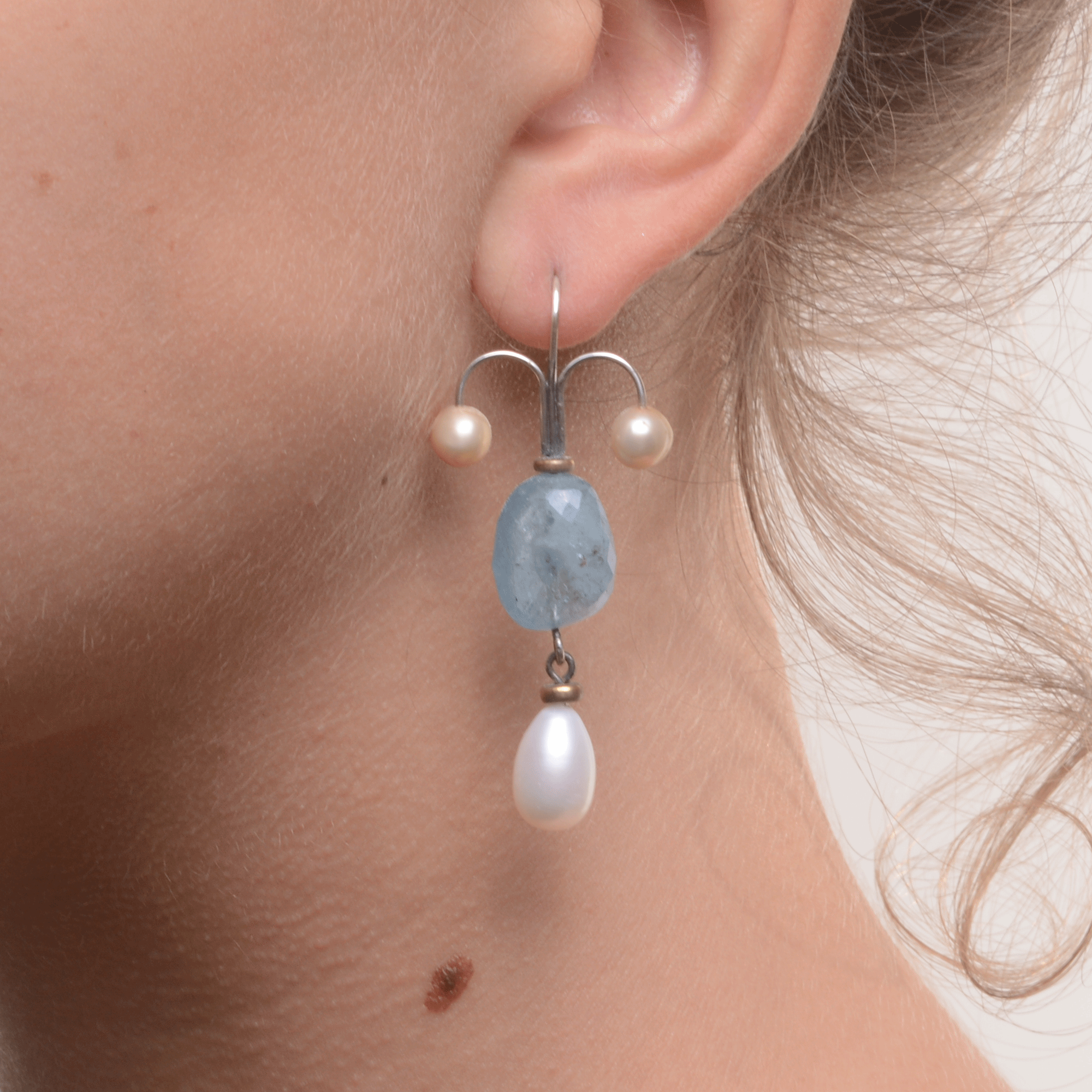 FIONA // AQUAMARINE & PEARL EARRINGS