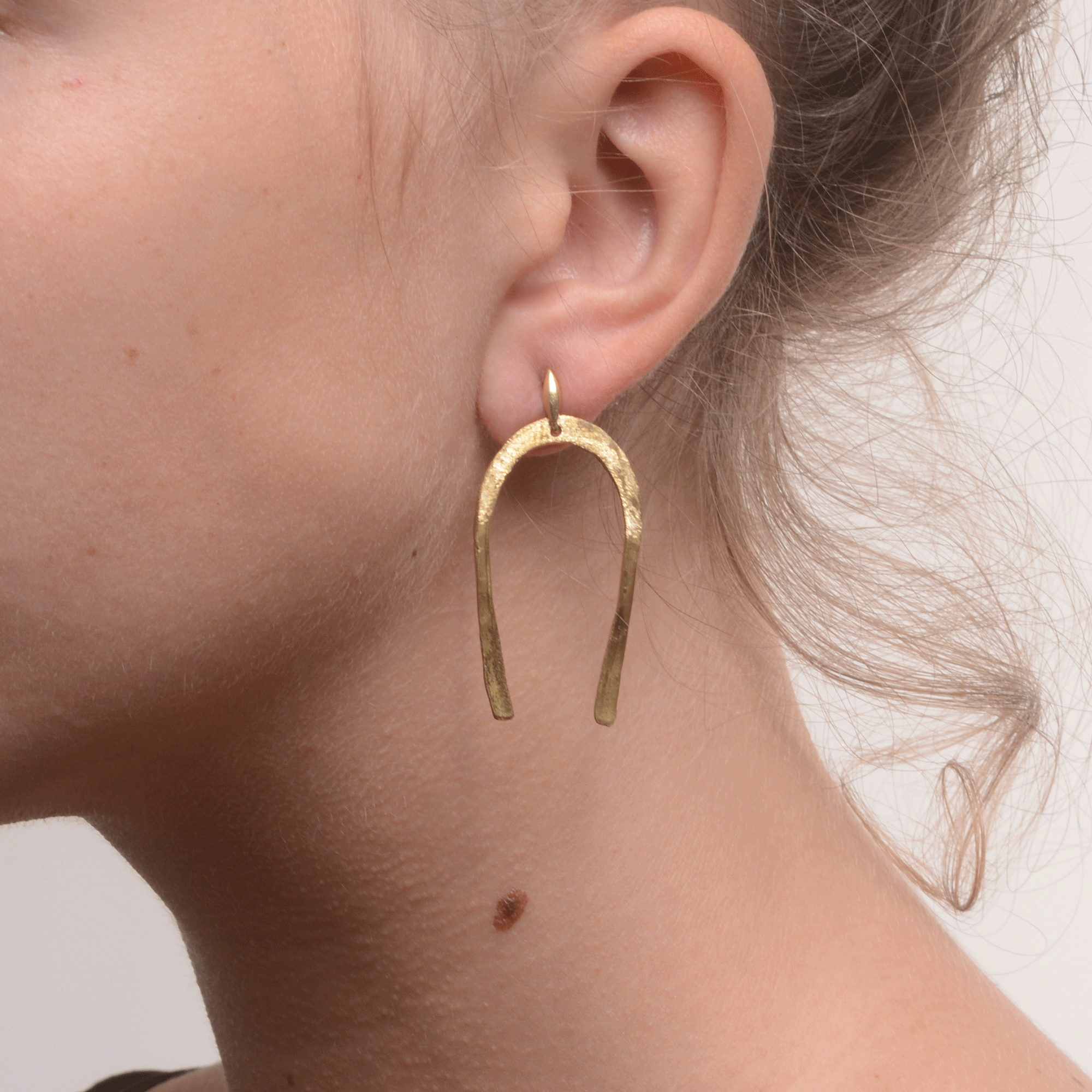 ARCO POST BRASS EARRINGS // MEDIUM