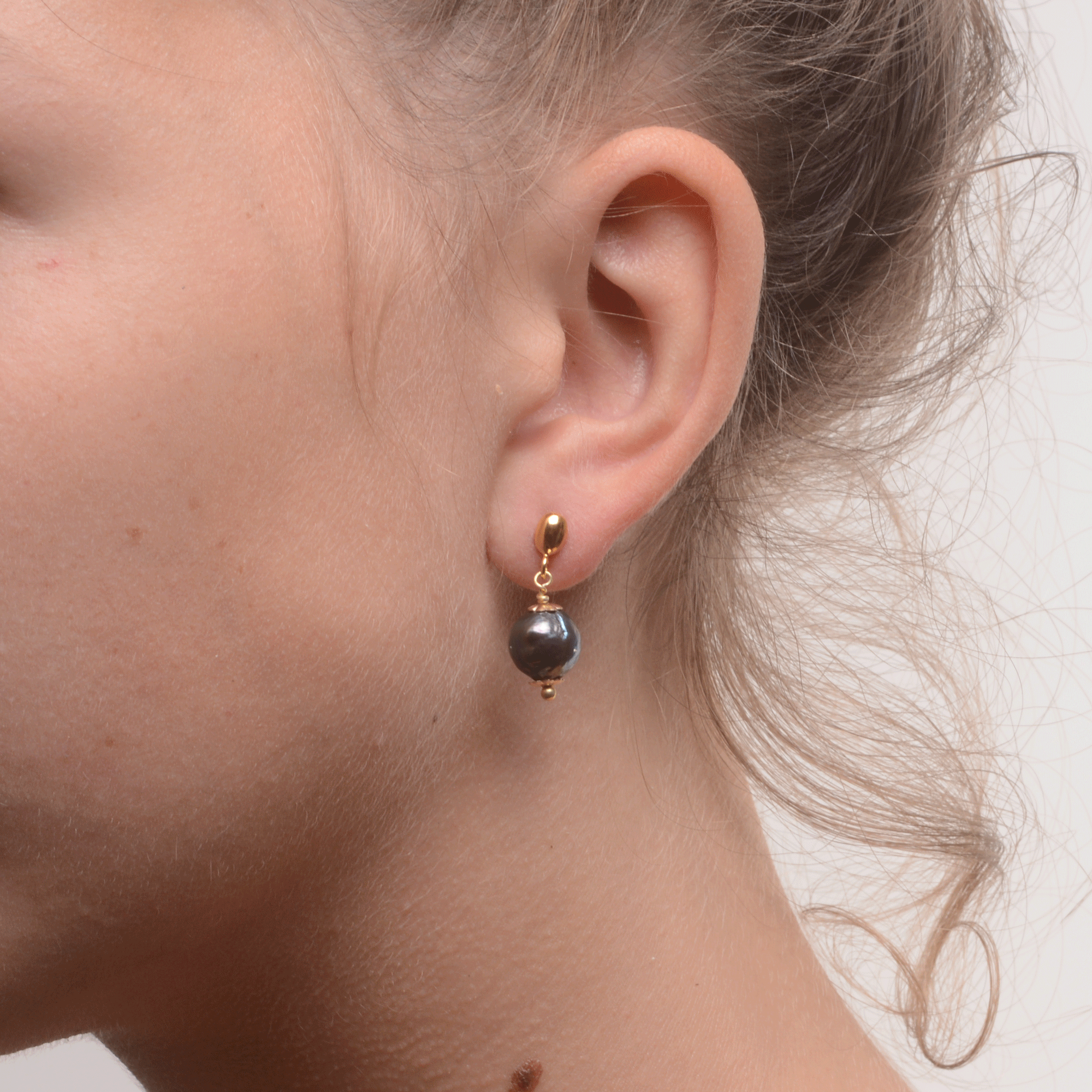 VERMEIL POST EARRINGS // BLACK PEARL