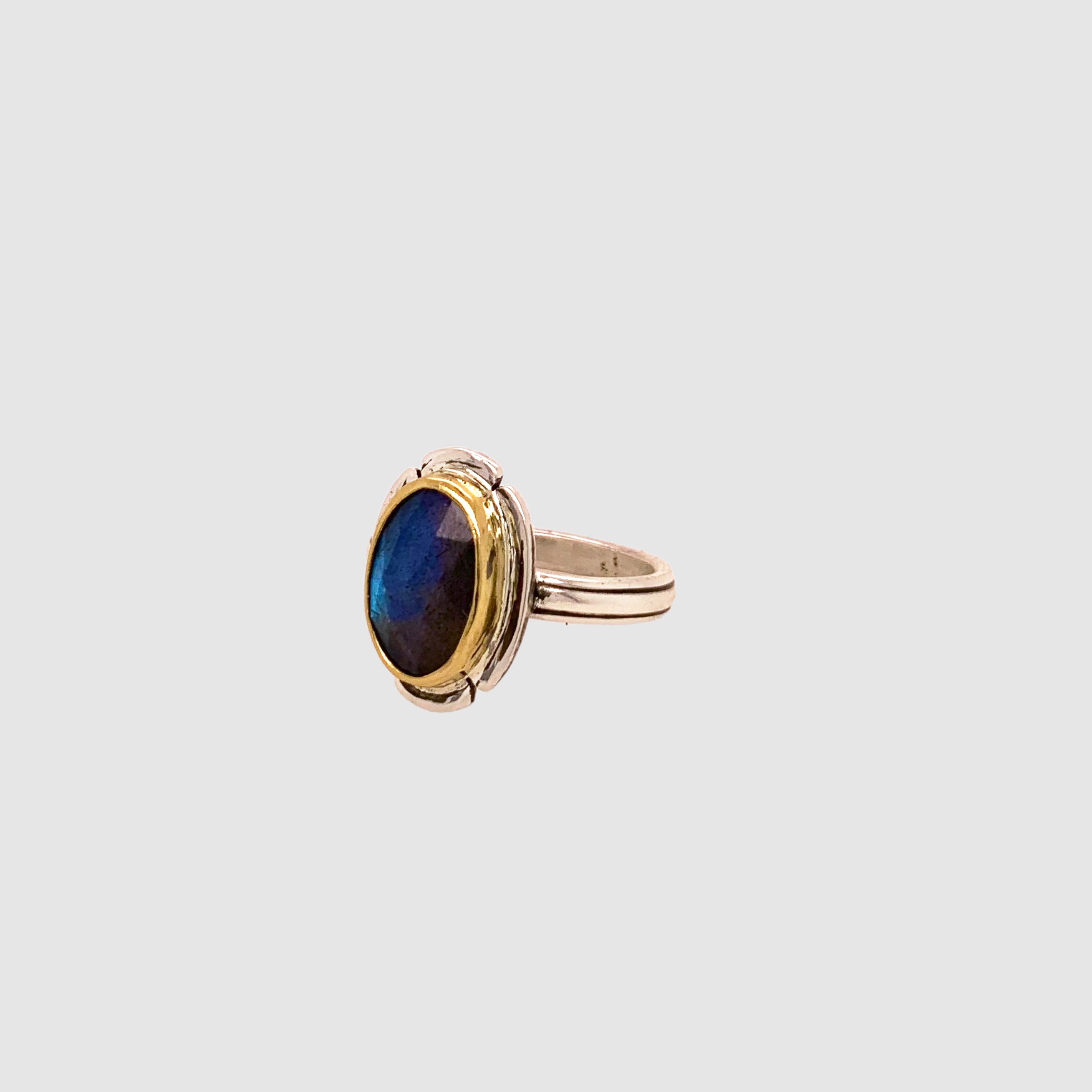 HEIRLOOM RING // FLOWER // LABRADORITE