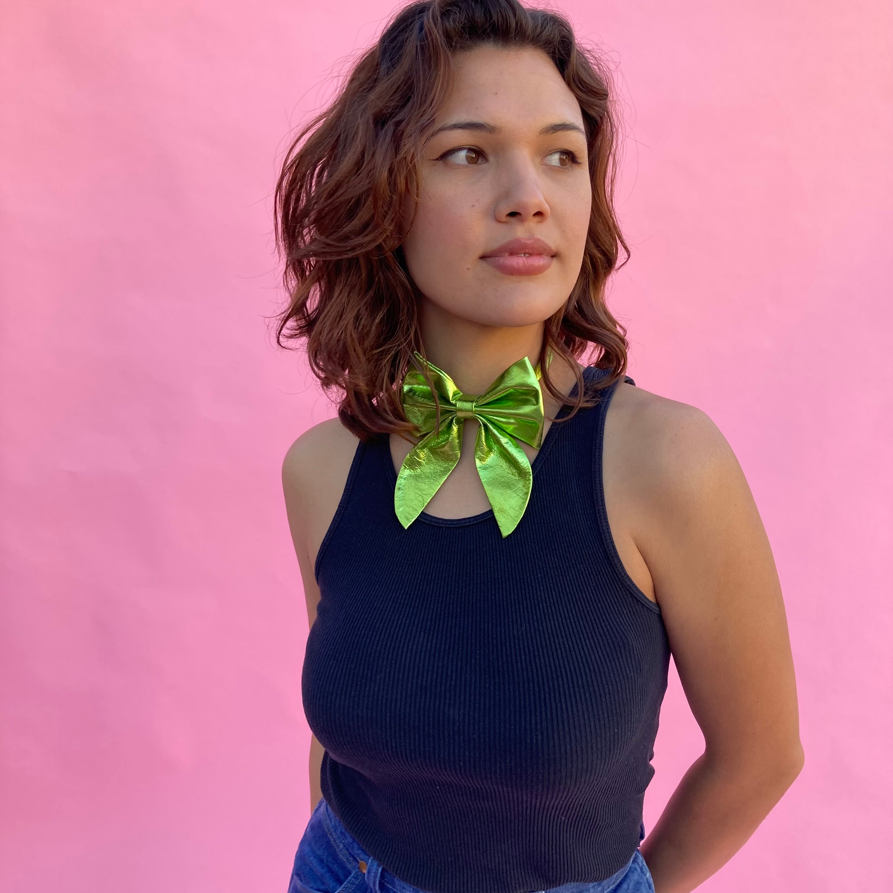 WINGED NECK BOW // DESERT LIME