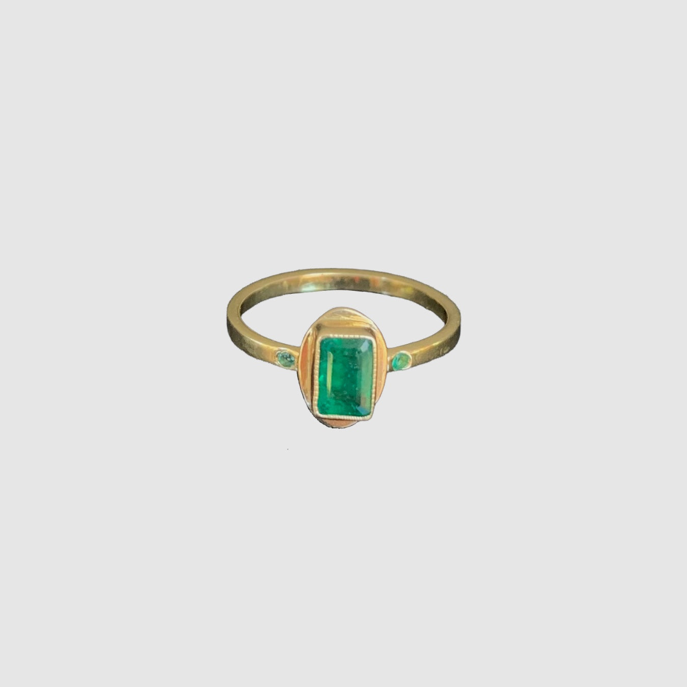 HEIRLOOM RING // SIMPLE // GOLD // EMERALD