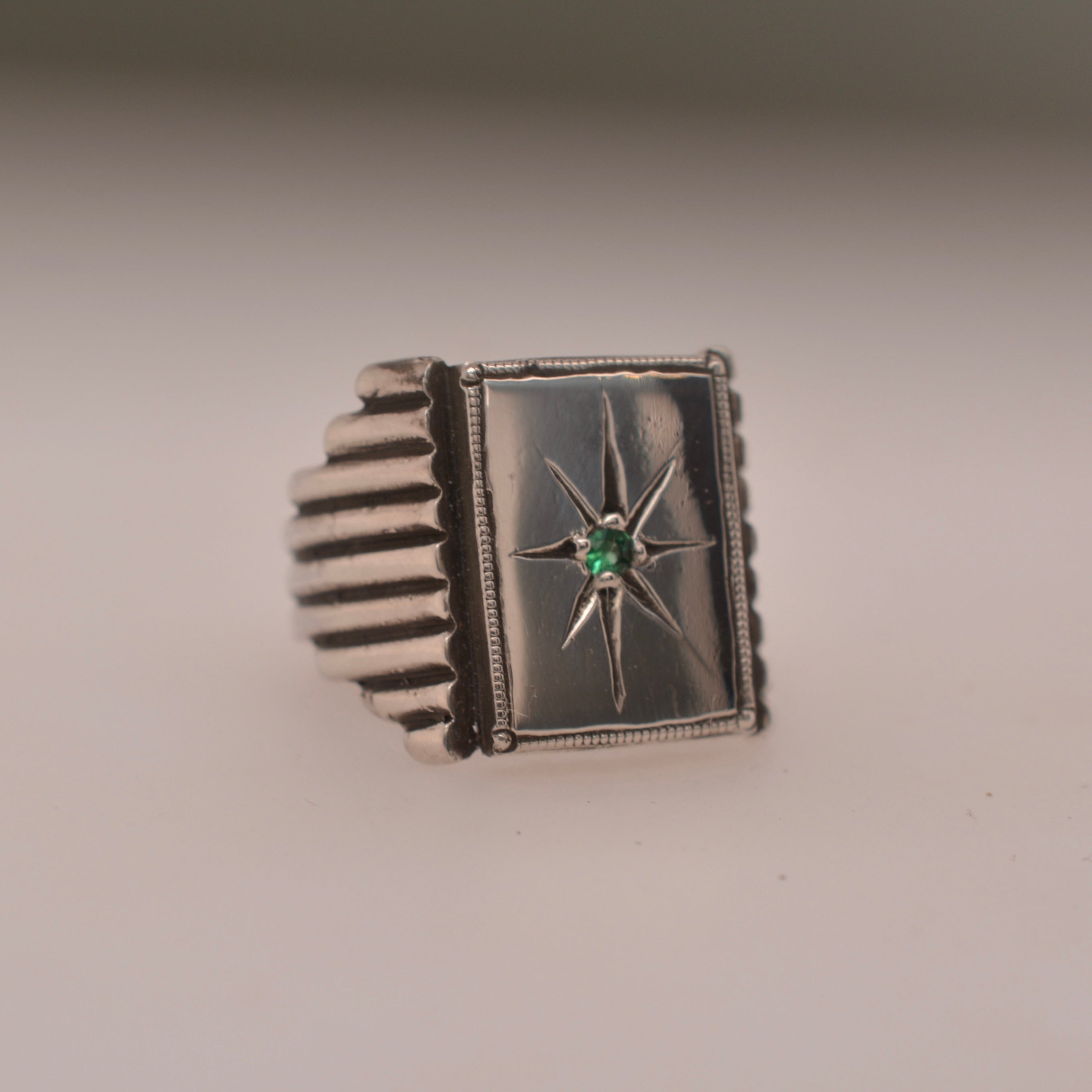 PUEBLO DECO SIGNET RING // 3 MM EMERALD // STAR