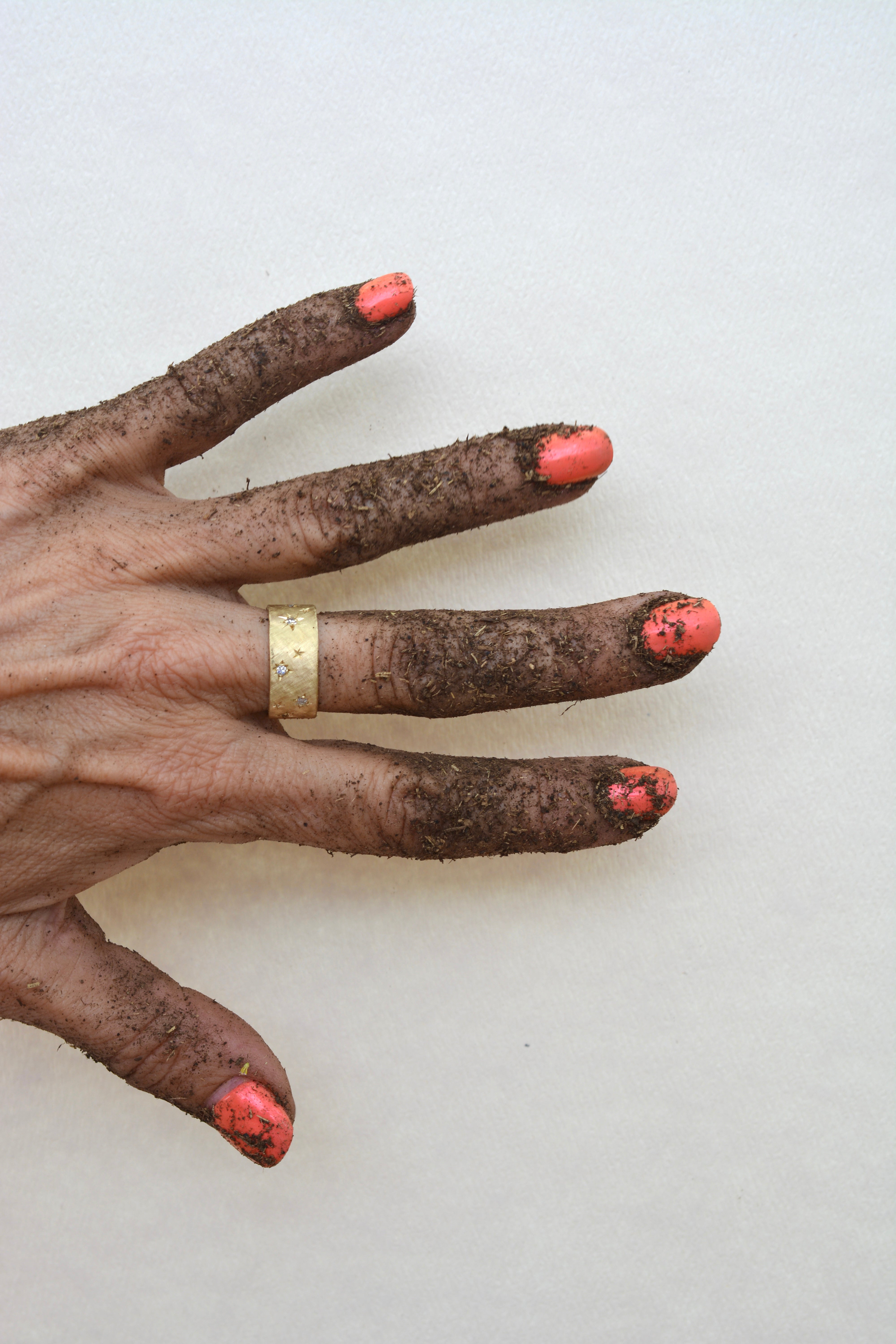 FLORENTINE  & STAR ENGRAVED  DIAMOND RING 10K