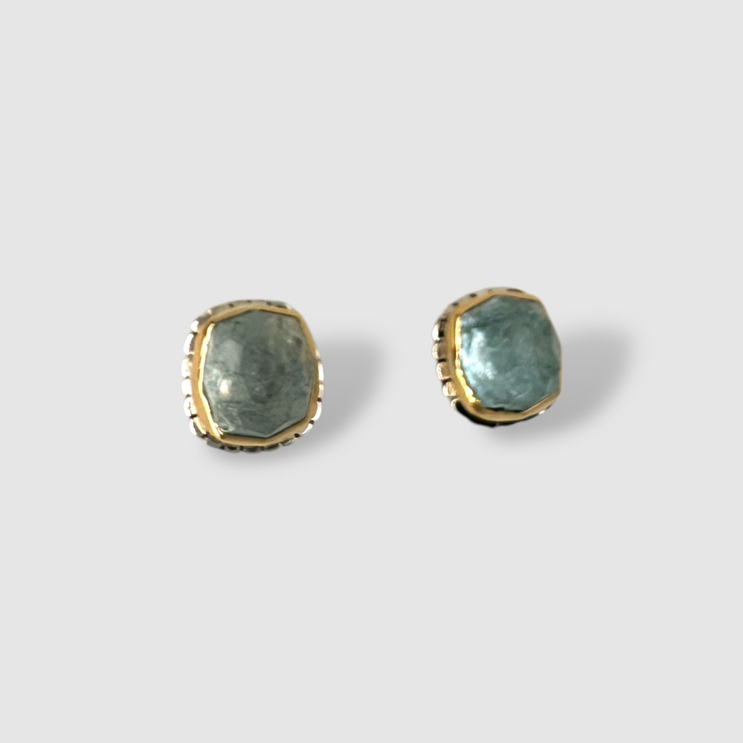 VIOLA  EARRINGS // GOLD // STUD // BLUE  // ROSE CUT AQUAMARINE