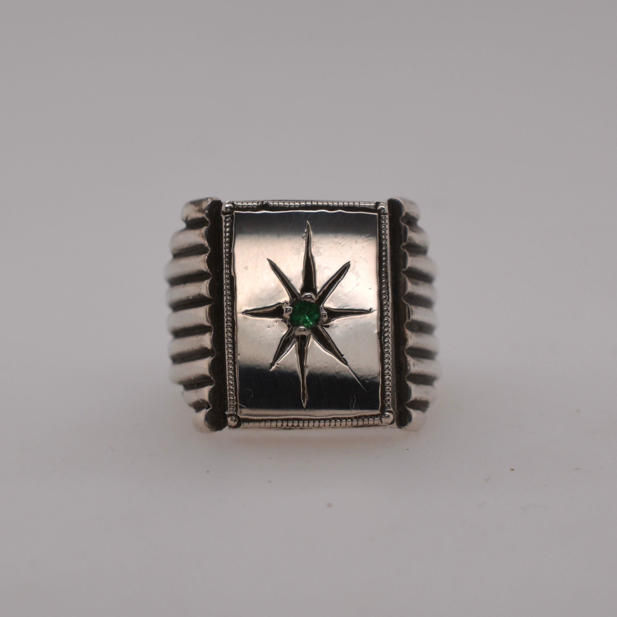 PUEBLO DECO SIGNET RING // 3 MM EMERALD // STAR
