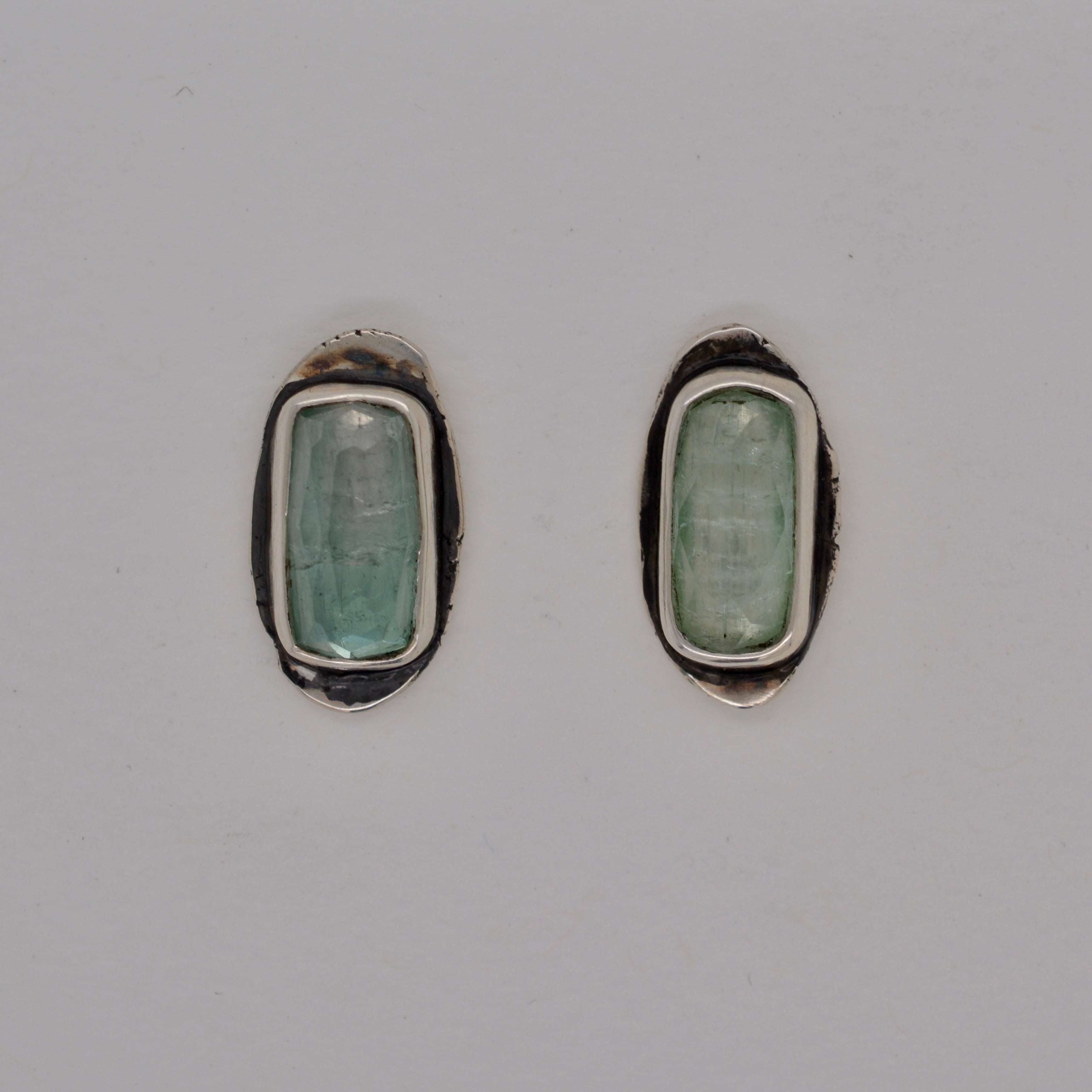 VIOLA // LIGHT GREEN TOURMALINE // STUD EARRINGS // SILVER